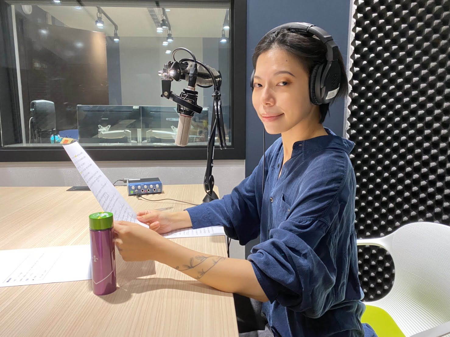 配音員張怡沁專訪｜用低沈聲線說故事的人：從貓鯊到配音職人